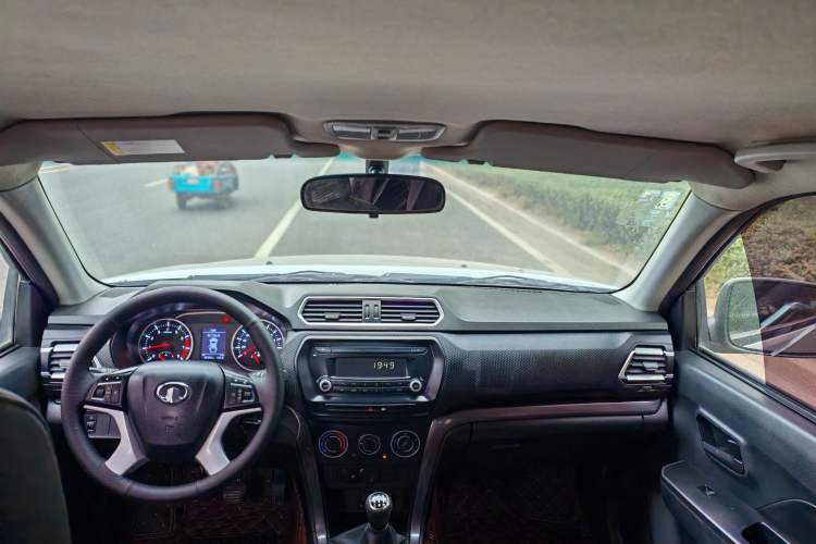 Used Great Wall Wingle 5 2021 1.5T Two-Wheel Drive "Dry Meal" Edition Value Model with a 1680mm Cargo Bed Equipped with GW4G15K Engine Interior 2