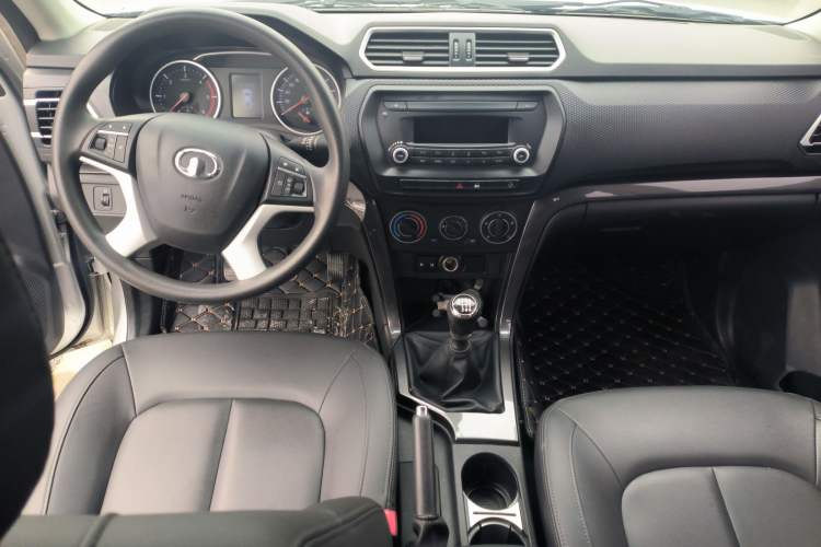 Used Great Wall Wingle 5 2021 2.0T Diesel Two-Wheel Drive Elite Version Big Double Cab China VI Standard GW4D20M Interior 2