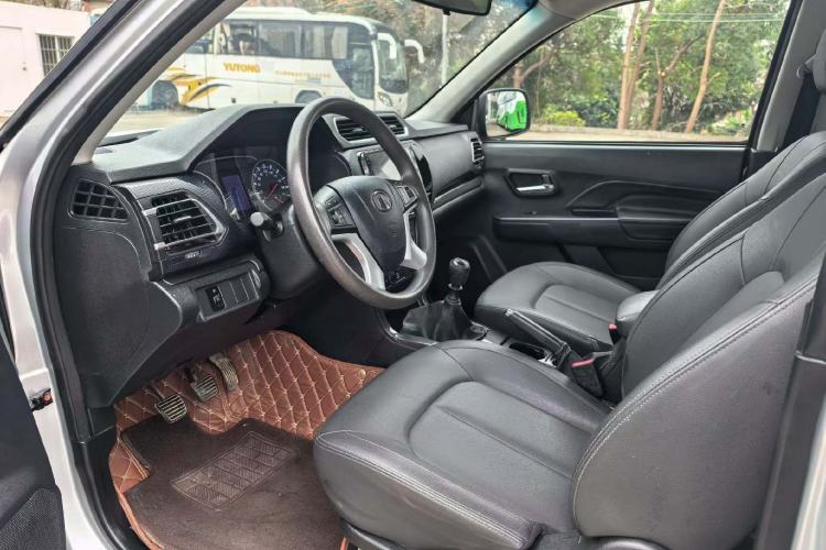 Used Great Wall Wingle 5 2021 2.0T Diesel Two-Wheel Drive Elite Version with Flat Bed Cargo Box China VI Emission Standard GW4D20M Interior 2