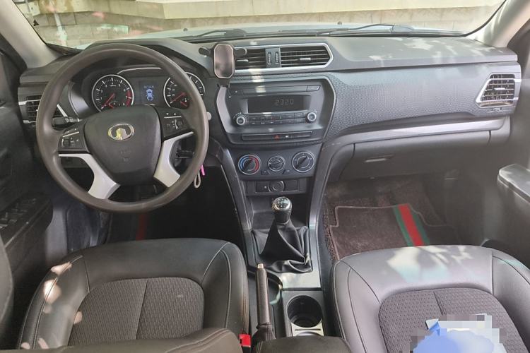 Used Great Wall Wingle 5 2021 1.5T Two-Wheel Drive "Dry Meal" Edition Value Model with a 1680mm Cargo Bed Equipped with GW4G15K Engine Interior 2