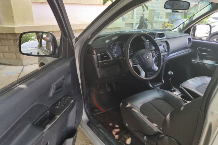 Used Great Wall Wingle 5 2021 1.5T Two-Wheel Drive "Dry Meal" Edition Value Model with a 1680mm Cargo Bed Equipped with GW4G15K Engine Interior 3