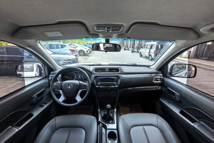 Used Great Wall Wingle 5 2021 2.0T Diesel Two-Wheel Drive Ultra-Value Big Double-Cab China VI GW4D20M Interior 3