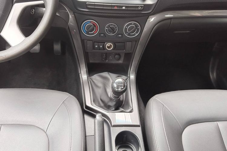 Used Great Wall Wingle 5 2021 2.0T Diesel Two-Wheel Drive Elite Version with Long Cargo Bed China VI Emission Standard GW4D20M Interior 4