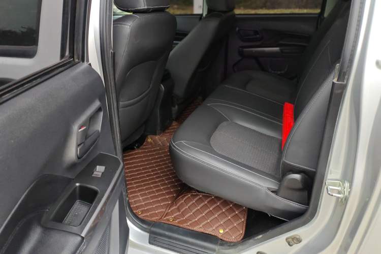 Used Great Wall Wingle 5 2021 1.5T Two-Wheel Drive "Dry Meal" Edition Value Model with a 1680mm Cargo Bed Equipped with GW4G15K Engine Interior 4