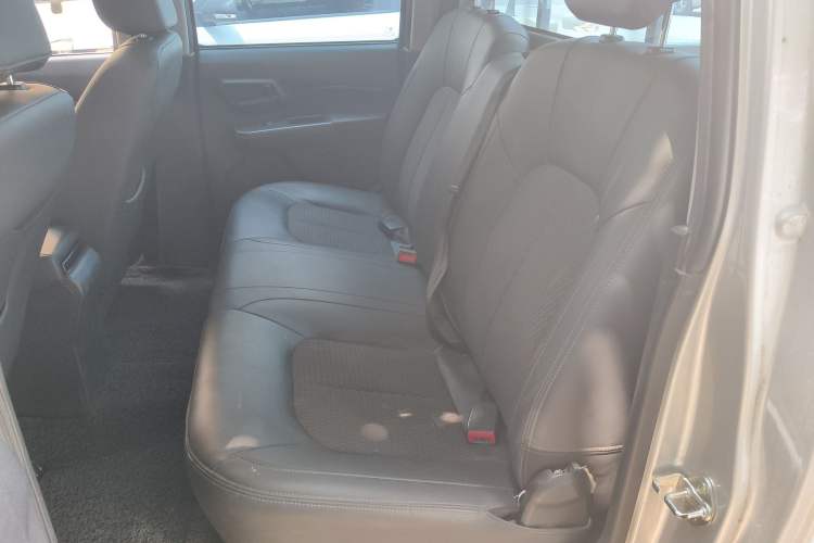 Used Great Wall Wingle 5 2021 1.5T Two-Wheel Drive "Dry Meal" Edition Value Model with a 1680mm Cargo Bed Equipped with GW4G15K Engine Interior 4