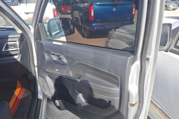 Used Great Wall Wingle 5 2021 2.0T Diesel Two-Wheel Drive Elite Version Big Double Cab China VI Standard GW4D20M Interior 5