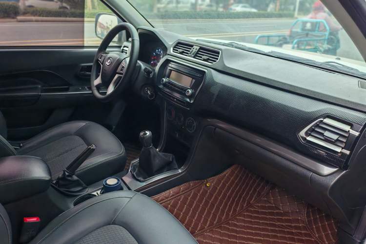 Used Great Wall Wingle 5 2021 1.5T Two-Wheel Drive "Dry Meal" Edition Value Model with a 1680mm Cargo Bed Equipped with GW4G15K Engine Interior 6
