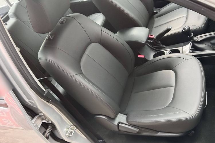 Used Great Wall Wingle 5 2021 2.0T Diesel Two-Wheel Drive Elite Version with Long Cargo Bed China VI Emission Standard GW4D20M Interior 8