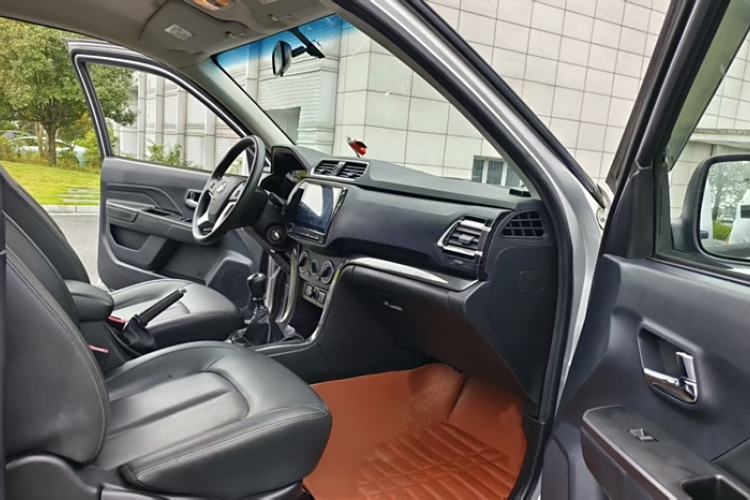 Used Great Wall Wingle 5 2021 2.0T Diesel Two-Wheel Drive Elite Version Big Double Cab China VI Standard GW4D20M Interior 8