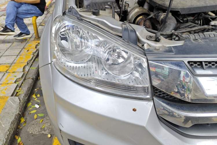 Used Great Wall Wingle 5 2021 2.0T Diesel Two-Wheel Drive Elite Version with Long Cargo Bed China VI Emission Standard GW4D20M Right Front Headlight