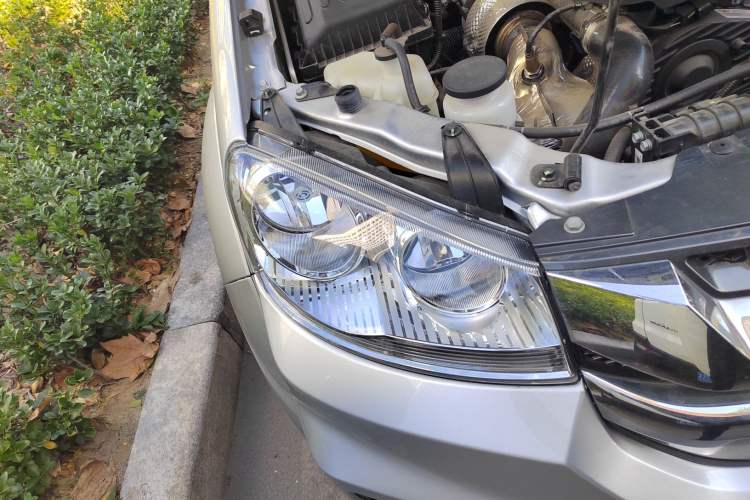 Used Great Wall Wingle 5 2021 2.0T Diesel Two-Wheel Drive Elite Version Big Double Cab China VI Standard GW4D20M Right Front Headlight