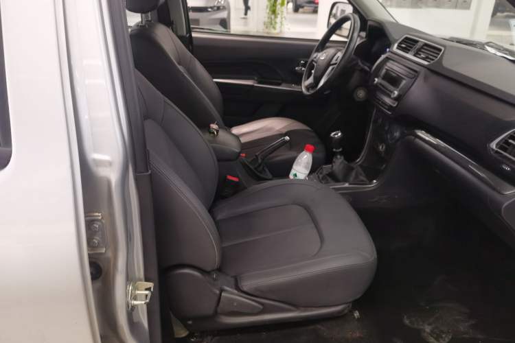 Used Great Wall Wingle 5 2021 2.0T Diesel Two-Wheel Drive Elite Version Big Double Cab China VI Standard GW4D20M Right Front Seat