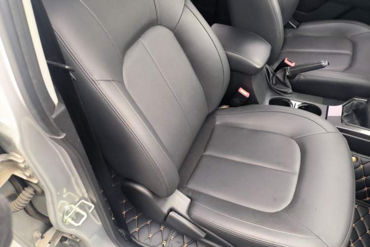 Used Great Wall Wingle 5 2021 2.0T Diesel Two-Wheel Drive Elite Version Big Double Cab China VI Standard GW4D20M Right Front Seat