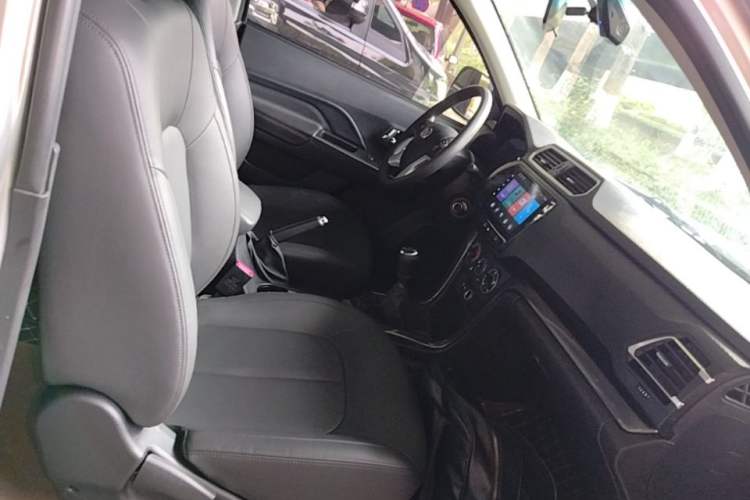 Used Great Wall Wingle 5 2021 2.0T Diesel Two-Wheel Drive Elite Version with Long Cargo Bed China VI Emission Standard GW4D20M Right Front Seat