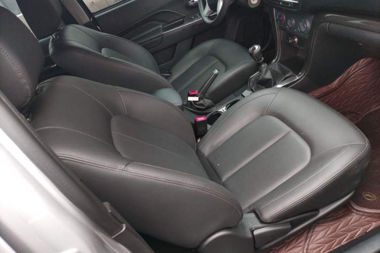 Used Great Wall Wingle 5 2021 2.0T Diesel Two-Wheel Drive Ultra-Value Big Double-Cab China VI GW4D20M Right Front Seat