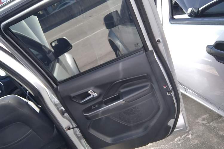 Used Great Wall Wingle 5 2021 2.0T Diesel Two-Wheel Drive Ultra-Value Big Double-Cab China VI GW4D20M Right Rear Door Interior