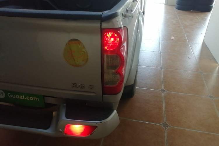 Used Great Wall Wingle 5 2021 2.0T Diesel Two-Wheel Drive Elite Version Big Double Cab China VI Standard GW4D20M Right Rear Taillight