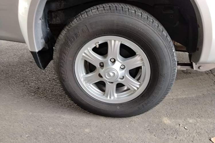 Used Great Wall Wingle 5 2021 2.0T Diesel Two-Wheel Drive Elite Version with Long Cargo Bed China VI Emission Standard GW4D20M Right Rear Wheel Hub