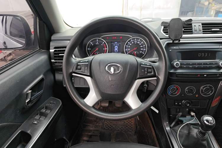 Used Great Wall Wingle 5 2021 2.0T Diesel 4x4 Elite Edition Flatbed Cargo Box China VI Standard GW4D20M Steering Wheel