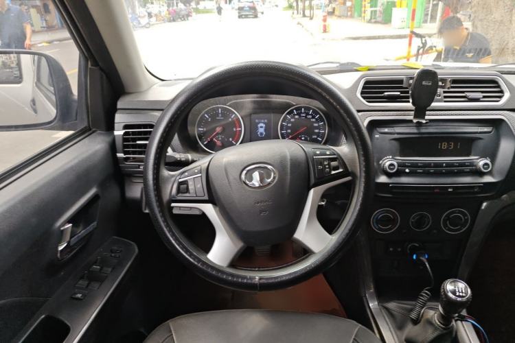 Used Great Wall Wingle 5 2021 2.0T Diesel Two-Wheel Drive Elite Version with Long Cargo Bed China VI Emission Standard GW4D20M Steering Wheel
