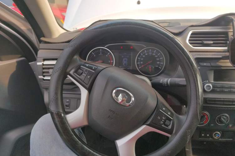 Used Great Wall Wingle 5 2021 2.0T Diesel Two-Wheel Drive Elite Version Big Double Cab China VI Standard GW4D20M Steering Wheel