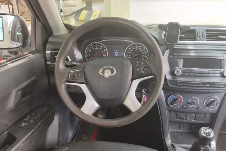 Used Great Wall Wingle 5 2021 1.5T Two-Wheel Drive "Dry Meal" Edition Value Model with a 1680mm Cargo Bed Equipped with GW4G15K Engine Steering Wheel