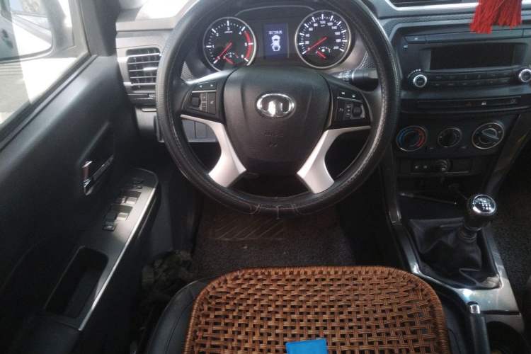 Used Great Wall Wingle 5 2021 2.0T Diesel Two-Wheel Drive Elite Version with Long Cargo Bed China VI Emission Standard GW4D20M Steering Wheel