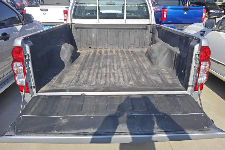 Used Great Wall Wingle 5 2021 2.0T Diesel Two-Wheel Drive Elite Version Big Double Cab China VI Standard GW4D20M Trunk