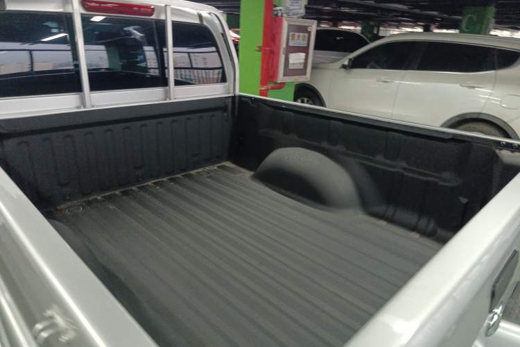 Used Great Wall Wingle 5 2021 2.0T Diesel Two-Wheel Drive Elite Version Big Double Cab China VI Standard GW4D20M Trunk