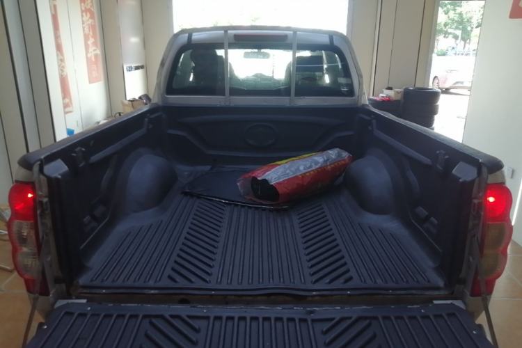 Used Great Wall Wingle 5 2021 2.0T Diesel Two-Wheel Drive Elite Version Big Double Cab China VI Standard GW4D20M Trunk
