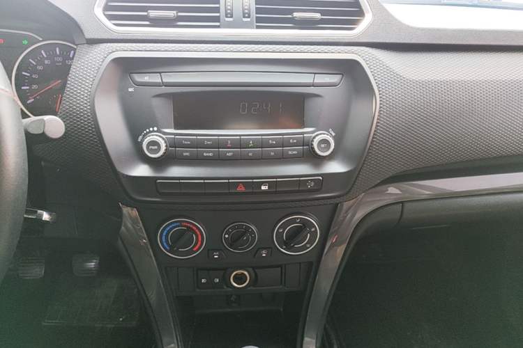 Used Great Wall Wingle 5 2021 2.0T Diesel Two-Wheel Drive Elite Version Big Double Cab China VI Standard GW4D20M Audio And AC Panel