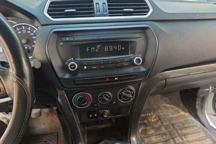 Used Great Wall Wingle 5 2021 2.4L Gasoline Two-Wheel-Drive Progressive Version Big Double Cab China VI Emission Standard 4K22D4M Audio And AC Panel