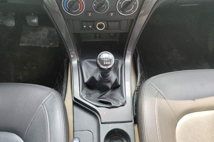 Used Great Wall Wingle 5 2021 2.0T Diesel Two-Wheel Drive Elite Version Big Double Cab China VI Standard GW4D20M Gear Lever
