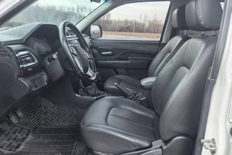 Used Great Wall Wingle 5 2021 2.0T Diesel Two-Wheel Drive Elite Version Big Double Cab China VI Standard GW4D20M Interior 2