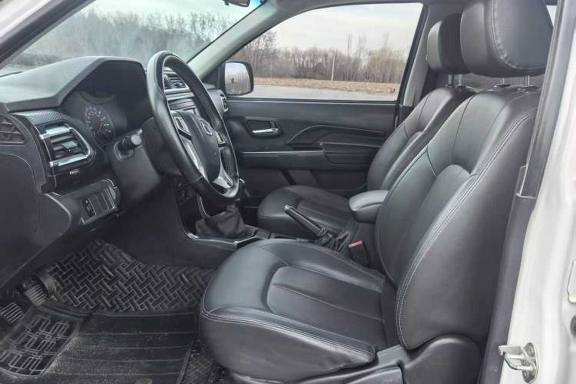 Used Great Wall Wingle 5 2021 2.0T Diesel Two-Wheel Drive Elite Version Big Double Cab China VI Standard GW4D20M Interior 2