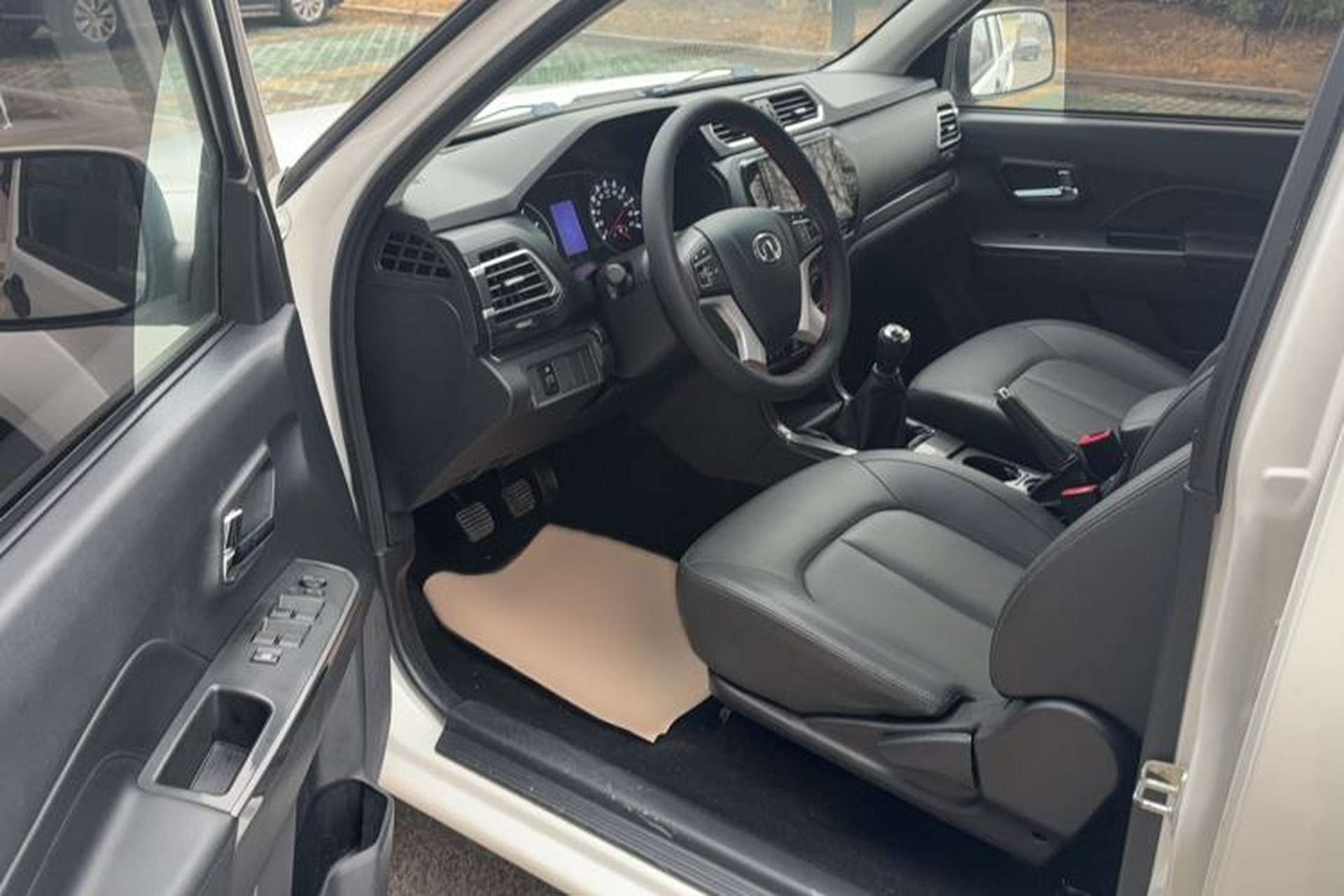 Used Great Wall Wingle 5 2021 2.4L Gasoline Two-Wheel-Drive Elite Version Small Double Cab China VI Emission Standard 4K22D4M Interior 2