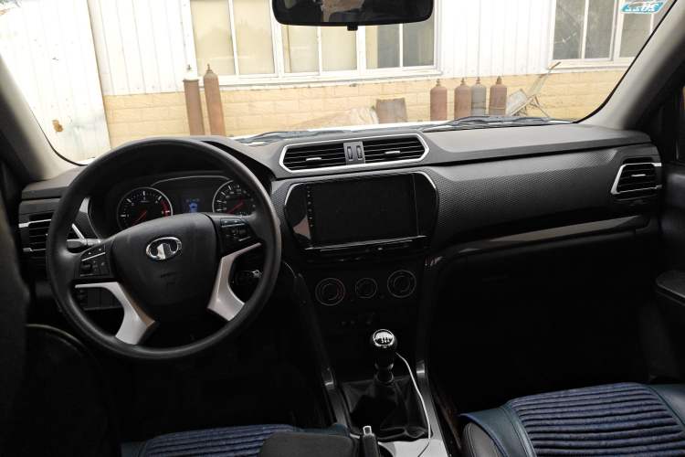 Used Great Wall Wingle 5 2021 2.0T Diesel Two-Wheel Drive Elite Version Big Double Cab China VI Standard GW4D20M Interior 2