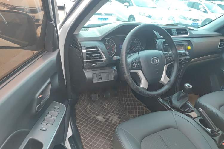 Used Great Wall Wingle 5 2021 1.5T Two-Wheel Drive "Dry Meal" Edition Value Model with a 1680mm Cargo Bed Equipped with GW4G15K Engine Interior 2