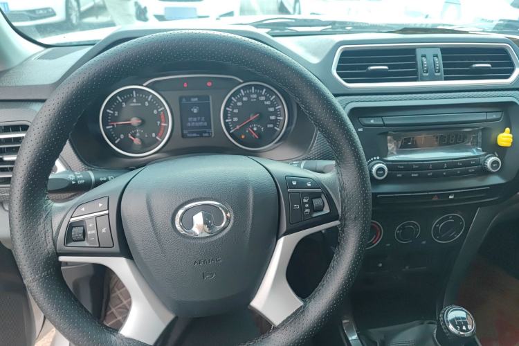 Used Great Wall Wingle 5 2021 1.5T Two-Wheel Drive "Dry Meal" Edition Value Model with a 1680mm Cargo Bed Equipped with GW4G15K Engine Interior 3