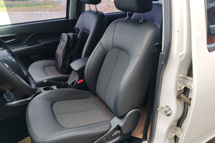 Used Great Wall Wingle 5 2021 1.5T Two-Wheel Drive "Dry Meal" Value Edition with an Extra-Long 1820mm Cargo Bed Equipped with GW4G15K Engine Left Front Seat