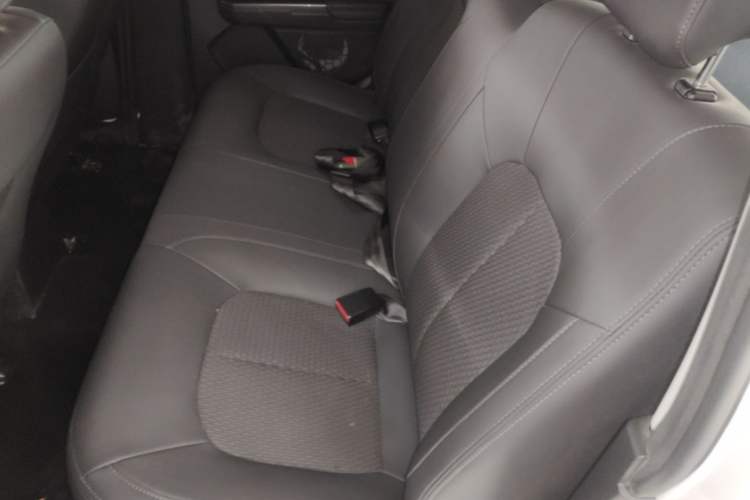 Used Great Wall Wingle 5 2021 1.5T Two-Wheel Drive "Dry Meal" Value Edition with an Extra-Long 1820mm Cargo Bed Equipped with GW4G15K Engine Left Rear Seat