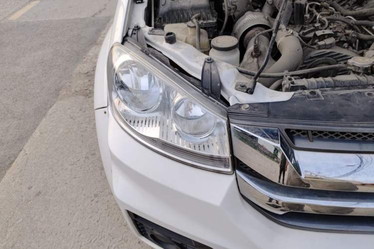 Used Great Wall Wingle 5 2021 2.0T Diesel Two-Wheel Drive Ultra-Value Big Double-Cab China VI GW4D20M Right Front Headlight