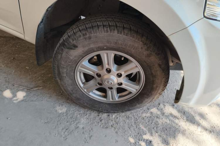 Used Great Wall Wingle 5 2021 1.5T Two-Wheel Drive "Dry Meal" Edition Value Model with a 1680mm Cargo Bed Equipped with GW4G15K Engine Right Front Wheel Hub