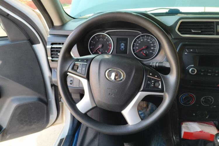 Used Great Wall Wingle 5 2021 1.5T Two-Wheel Drive "Dry Meal" Edition Value Model with a 1680mm Cargo Bed Equipped with GW4G15K Engine Steering Wheel
