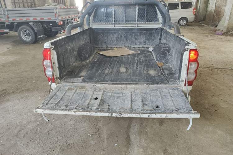 Used Great Wall Wingle 5 2021 1.5T Two-Wheel Drive "Dry Meal" Elite Version with 1820mm Cargo Bed GW4G15K Trunk