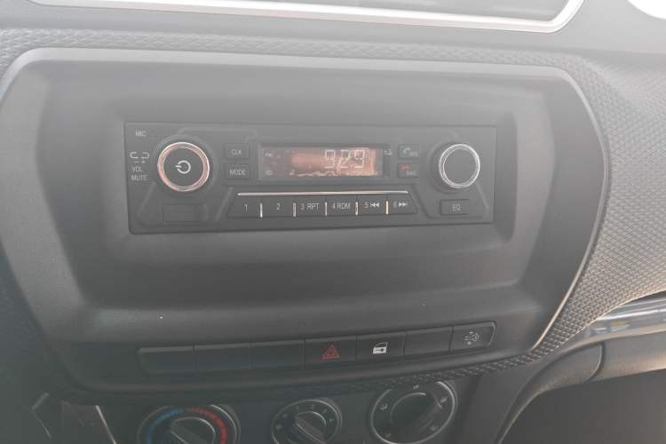 Used Great Wall Wingle 5 2023 2.0T Diesel Two-Wheel Drive Advanced Big Double Audio And AC Panel