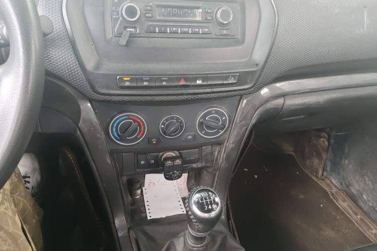 Used Great Wall Wingle 5 2023 2.0T Diesel 4x4 Entry-Level Long Cargo Bed Audio And AC Panel