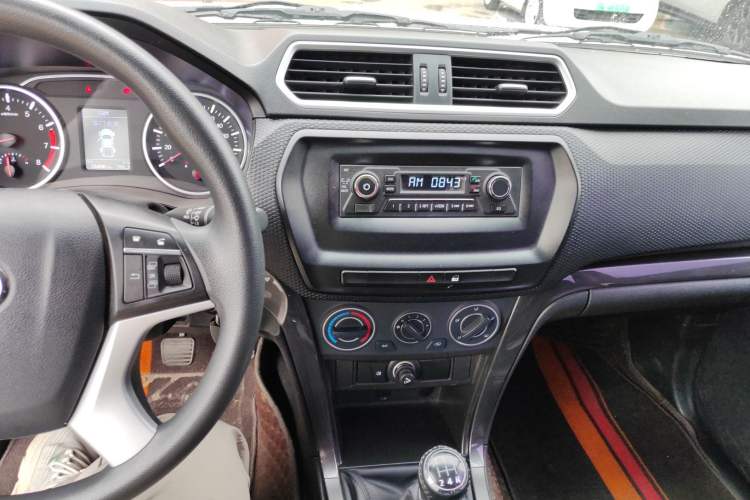 Used Great Wall Wingle 5 2023 "Ganfan" Version 1.5T Gasoline Two-Wheel-Drive Advanced Trim with Long Cargo Bed Audio And AC Panel