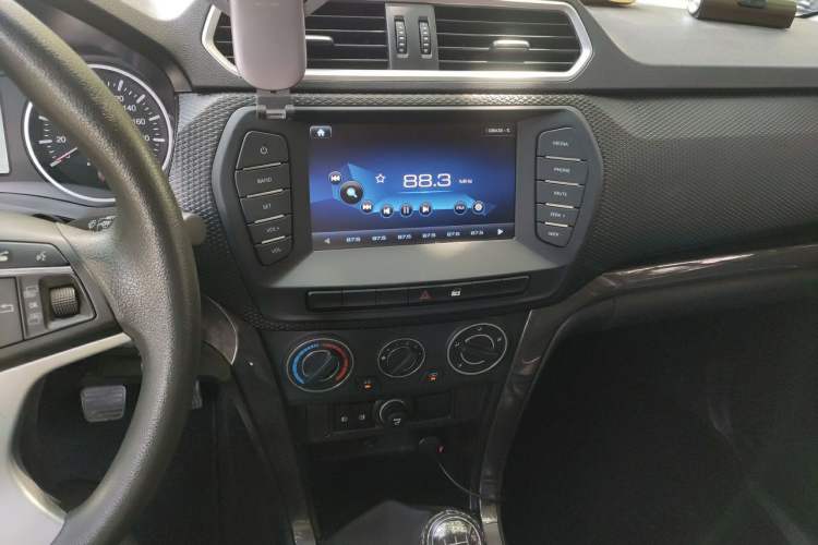 Used Great Wall Wingle 5 2023 2.4L Gasoline Two-Wheel-Drive Elite Model Flat Bed Truck Audio And AC Panel