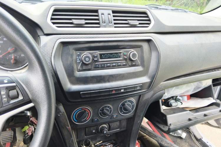Used Great Wall Wingle 5 2023 2.0T Diesel Two-Wheel Drive Advanced Big Double Audio And AC Panel